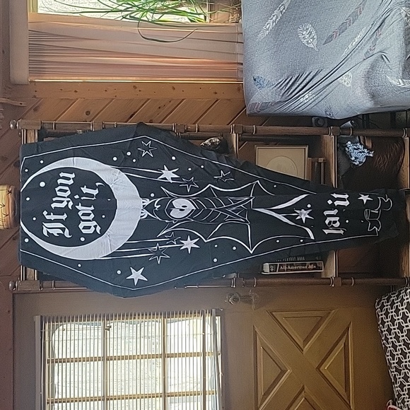 Killstar HAUNT IT COFFIN TOWEL - Picture 7 of 8